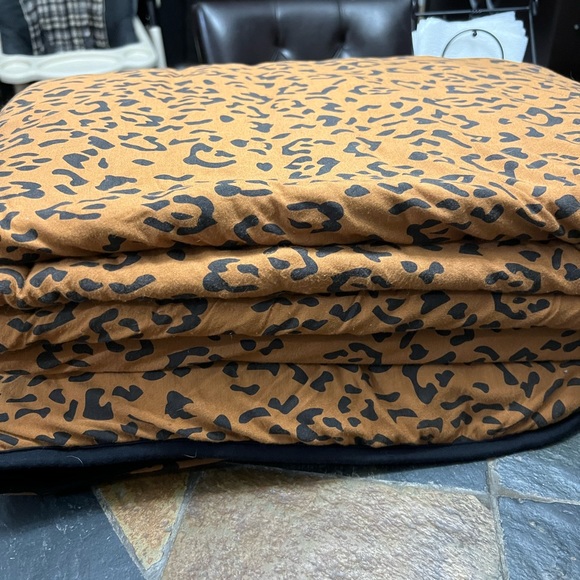 Discontinued Large Leopard 2.5 tog Kyte Baby Blanket - Picture 3 of 5